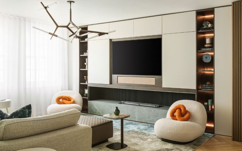 Trần phẳng cho phòng khách hiện đại, kết hợp tủ ốp tường tiện lợi Trần phẳng cho phòng khách hiện đại, kết hợp tủ ốp tường tiện lợi