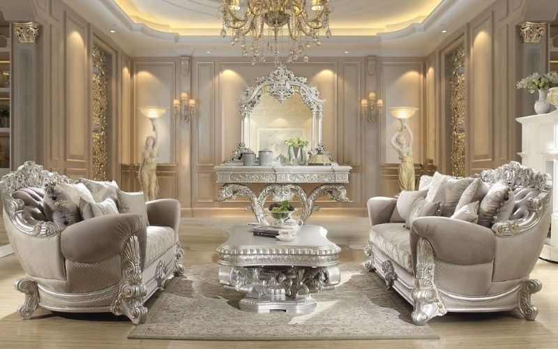 Trần thạch cao phòng khách cổ điển với gam màu xám bạc, nhấn điểm đèn chùm Trần thạch cao phòng khách cổ điển với gam màu xám bạc, nhấn điểm đèn chùm