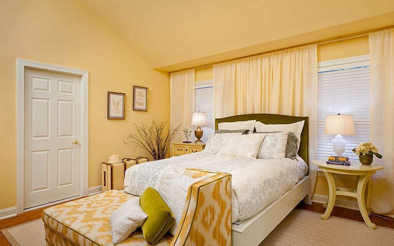 Không gian ấm áp trong căn phòng ngủ màu vàng kem Không gian ấm áp trong căn phòng ngủ màu vàng kem
