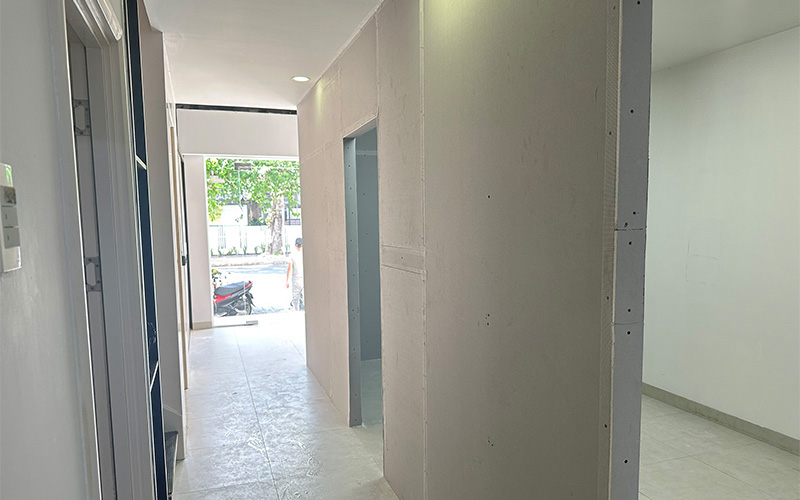 Mẫu 3: Vách ngăn thạch cao 2 mặt, 1 mặt