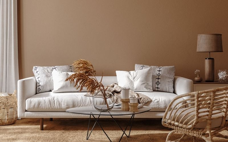 Không gian phòng khách ấm áp, hiện đại với màu nâu đất