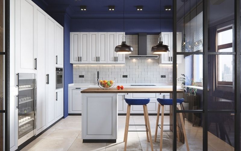 Phòng bếp màu xanh ghi mang đến một không gian thoáng rộng, sạch sẽ