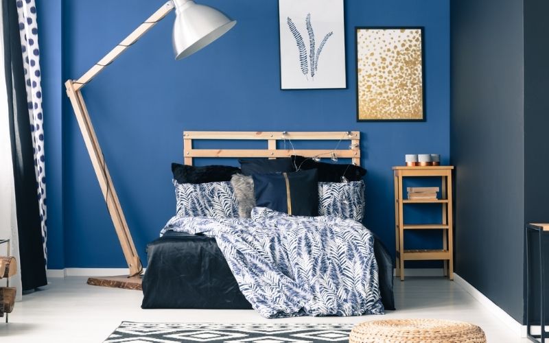 Màu xanh dương giúp cho phòng ngủ trở nên thoáng rộng, sáng sủa