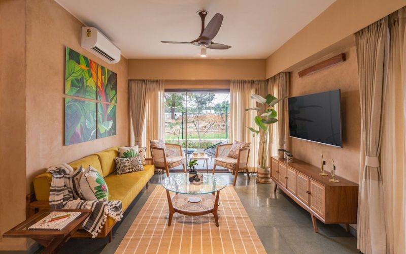 Không gian phòng khách đầy thu hút khi sơn màu nâu kết hợp nội thất gỗ