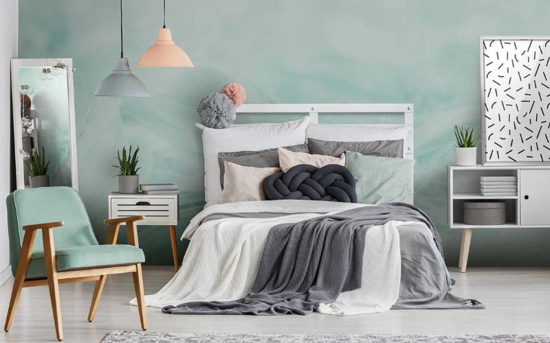 Hiệu ứng ombre màu xanh ngọc nhạt mang lại không gian phòng ngủ mới mẻ, sang trọng