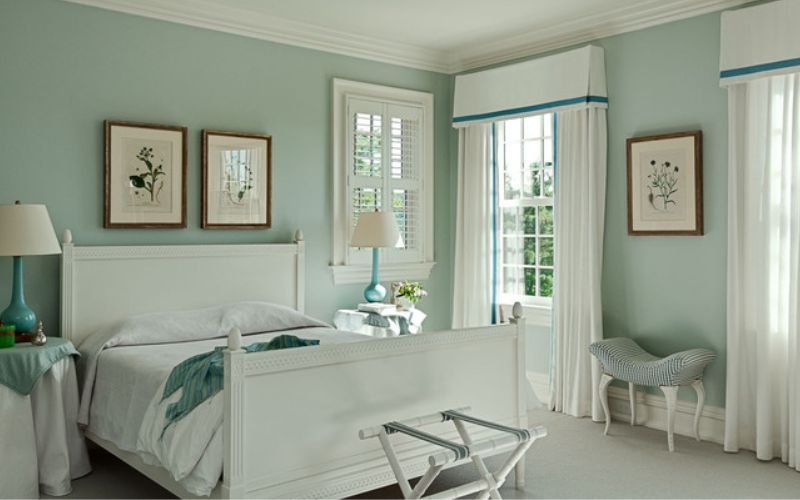 Phòng ngủ sơn màu xanh ngọc nhạt và trắng đẹp