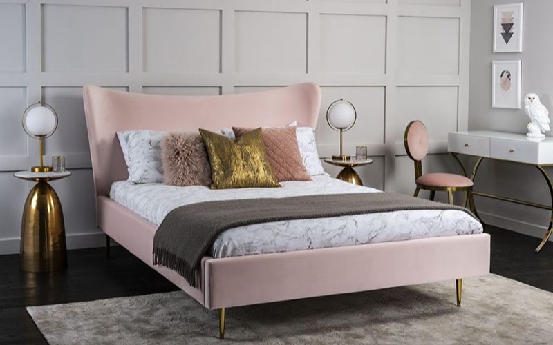 Sơn tường màu trắng xám giúp không gian phòng ngủ sang trọng, nhã nhặn