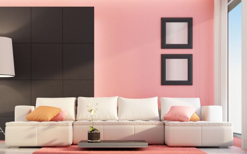 Kết hợp hồng-đen đầy sáng tạo giúp phòng khách ấn tượng, sang trọng