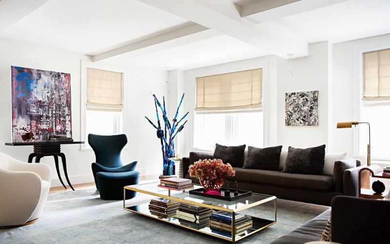 Phòng khách sơn màu trắng trông thông thoáng, sinh động hơn