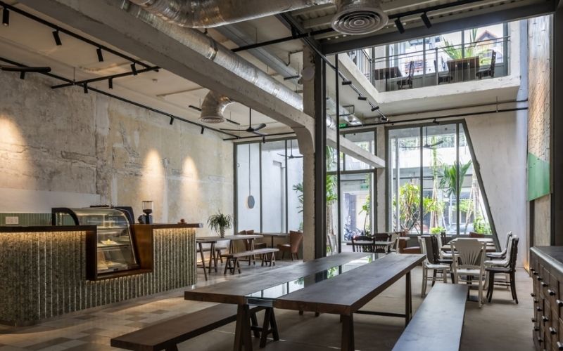 Phong cách quán cafe công nghiệp mang lại cảm giác thoáng đãng, mới mẻ