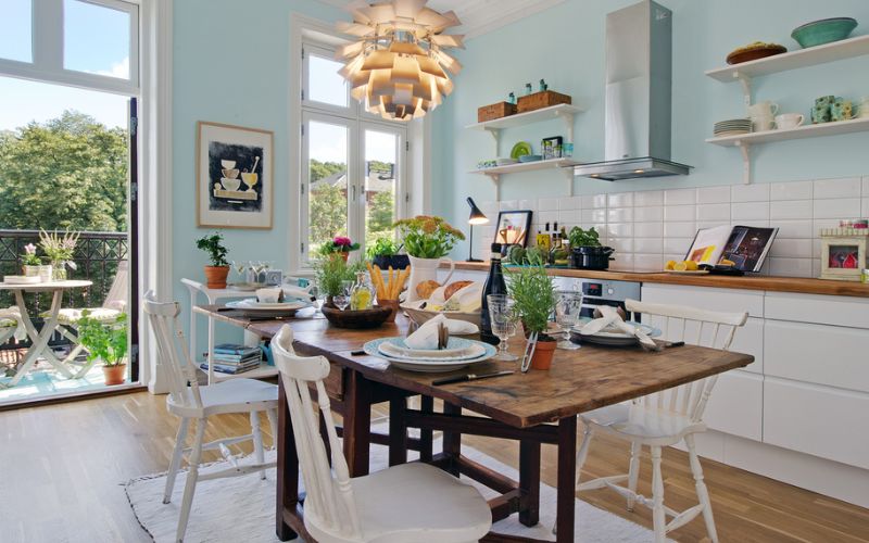 Không gian phòng bếp tươi mát khi sơn tường màu xanh ngọc