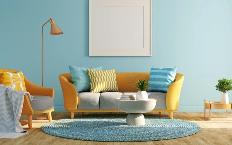 Nội thất màu vàng tạo điểm nhấn ấn tượng cho phòng khách màu xanh ngọc