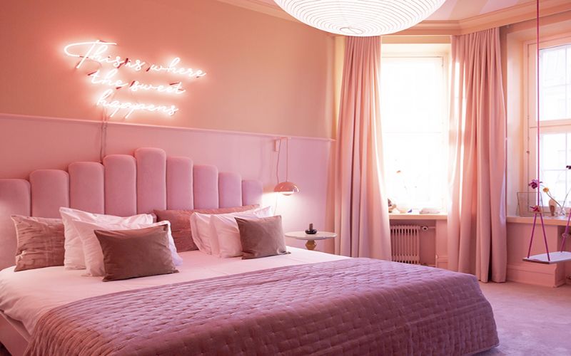 Sơn phòng ngủ màu hồng cam cá tính cho con gái