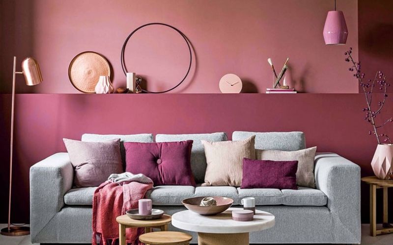 Phòng ngủ sơn màu hồng đậm độc đáo