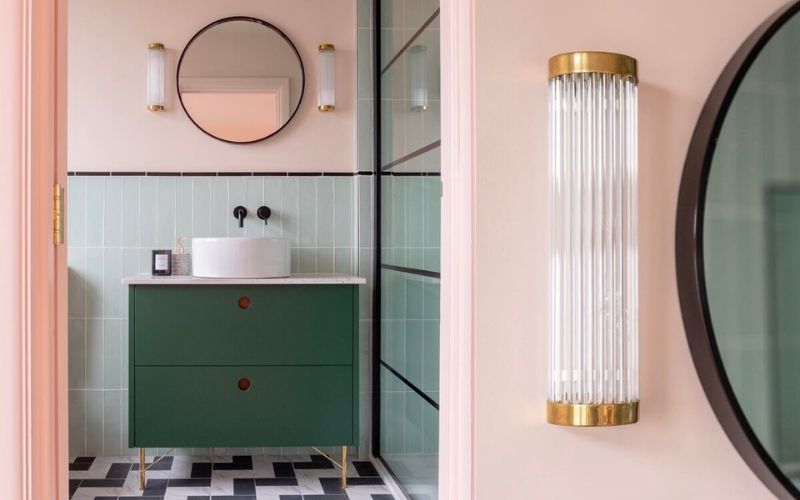 Kết hợp màu hồng nhạt và xanh đem đến sự thanh lịch cho phòng tắm