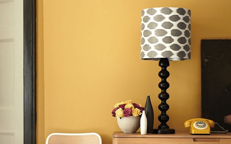 Sơn phòng khách màu vàng nâu giúp nổi bật thiết kế nội thất Sơn phòng khách màu vàng nâu giúp nổi bật thiết kế nội thất