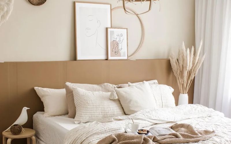 Màu be kết hợp nội thất trắng mang đến không gian nhẹ nhàng, yên bình