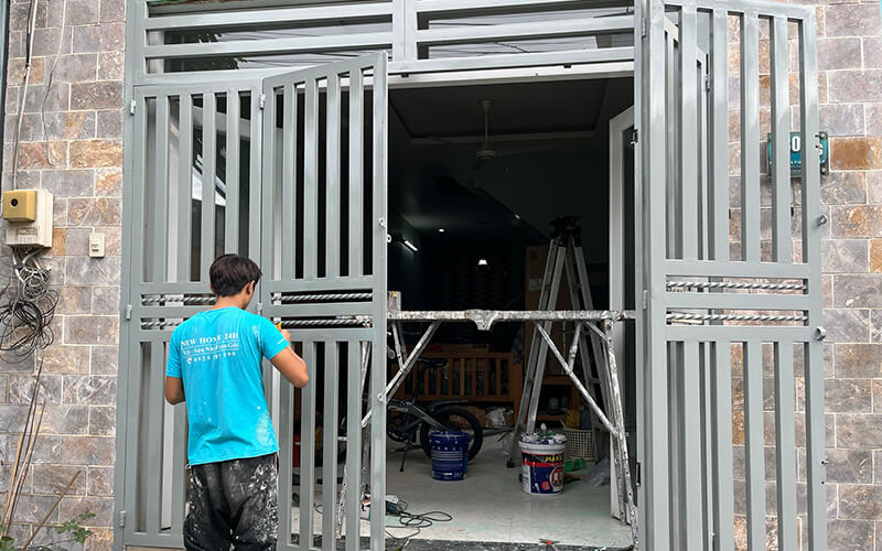 giá sơn dầu cửa sắt