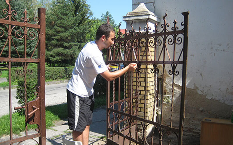 Quy trình thi công sơn dầu cửa sắt đúng kỹ thuật