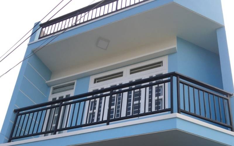 Mẫu lan can sắt hộp rất phù hợp với kiểu nhà hiện đại
