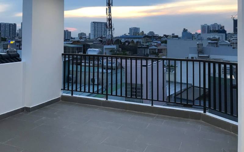 Lan can sắt hộp dành cho khu vực ban công sân thượng