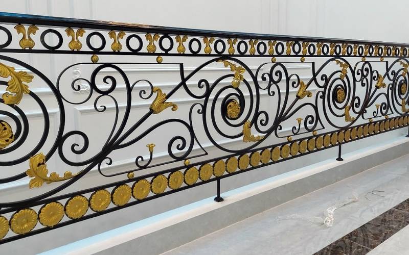 Họa tiết hoa mỹ đầy sang trọng của lan can CNC