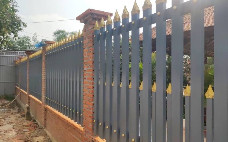 Thi công hàng rào sắt theo yêu cầu của khách hàng