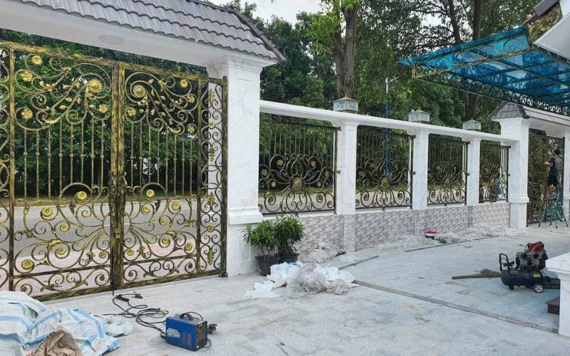Hiện trạng thi công hàng rào bằng chất liệu sắt