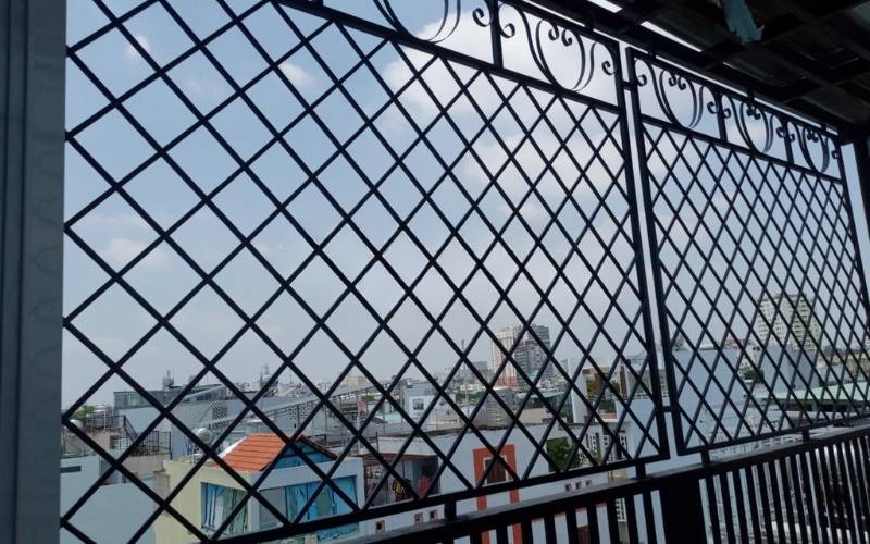 Gia chủ có thể lựa chọn loại hoa văn lưới sắt theo sở thích và nhu cầu sử dụng
