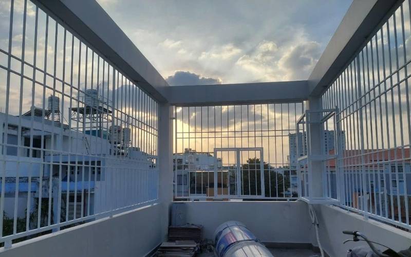 Đơn vị thi công lắp đặt khung sắt sân thượng uy tín