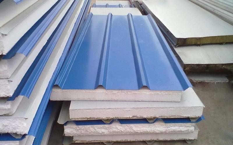 Chi phí lắp đặt mái tôn chống nóng phụ thuộc vào nhiều yếu tố