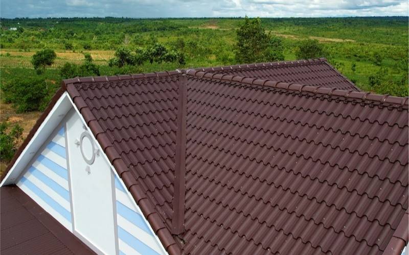 Mái tôn giả ngói luôn bền bỉ theo thời gian