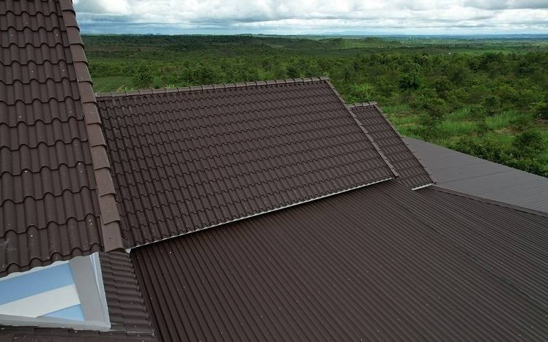 Giá thành phải chăng và độ bền cao đã khiến mái ngói được ưa chuộng