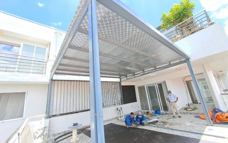 Đội ngũ chuyên thi công mái tôn cho sân thượng 