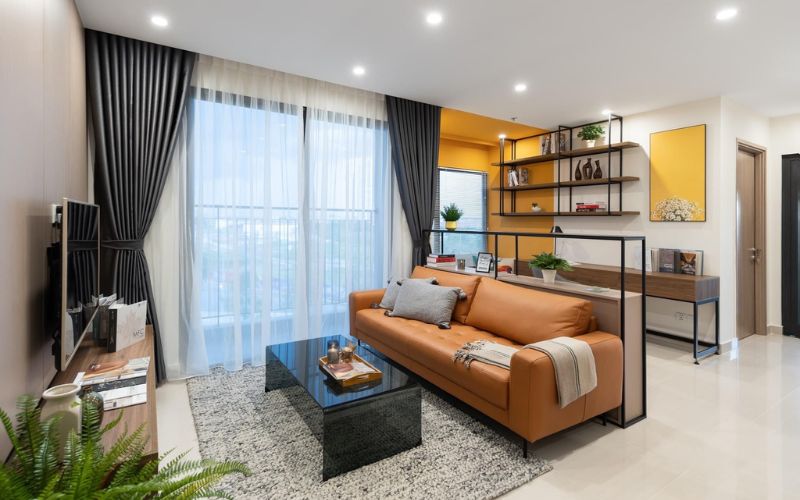 Mẫu phòng khách thiết kế trần phẳng đơn giản với hệ thống đèn LED âm trần